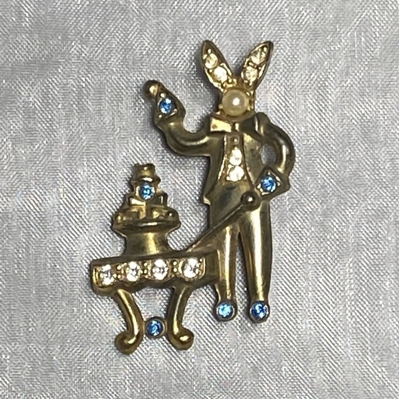 😍2/$20 The Mouse King| Nutcracker Gold Tone Rhinestone Brooch - Picture 1 of 4